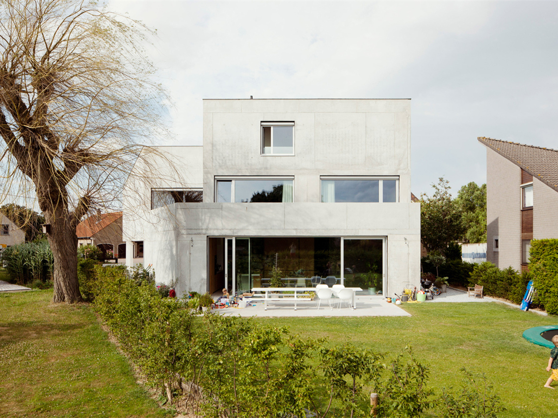 比利时布鲁塞尔混凝土独立住宅，内外一致的极简美学-5