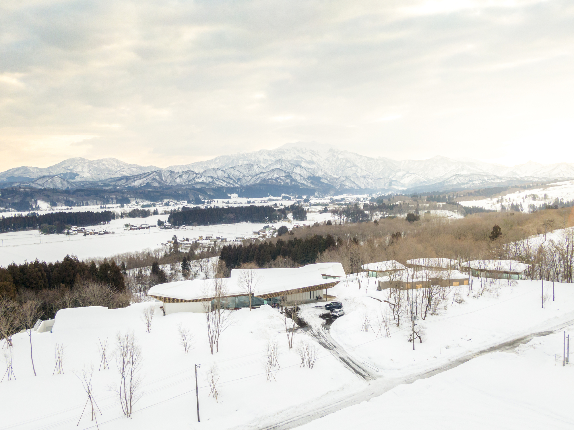 Snowpeak Field Suite 水疗中心总部丨日本丨Kengo Kuma & Associates-11