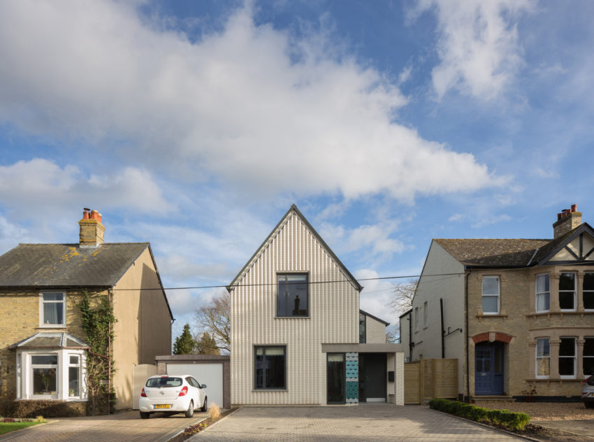 Mole Architects turn old, Edwardian British garage into contemporary, energy efficient dwelling called Fijal House 鼹鼠建筑师变老，爱德华时代的英国车库变成了当代的节能住宅，叫做菲贾尔住宅(FijalHouse)。-2
