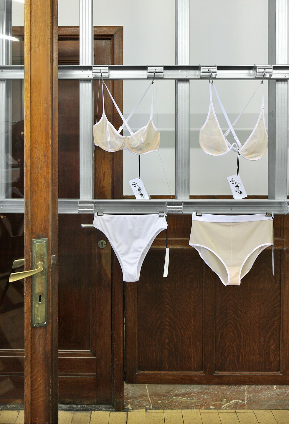 旧烘焙坊中的精美内衣店-36