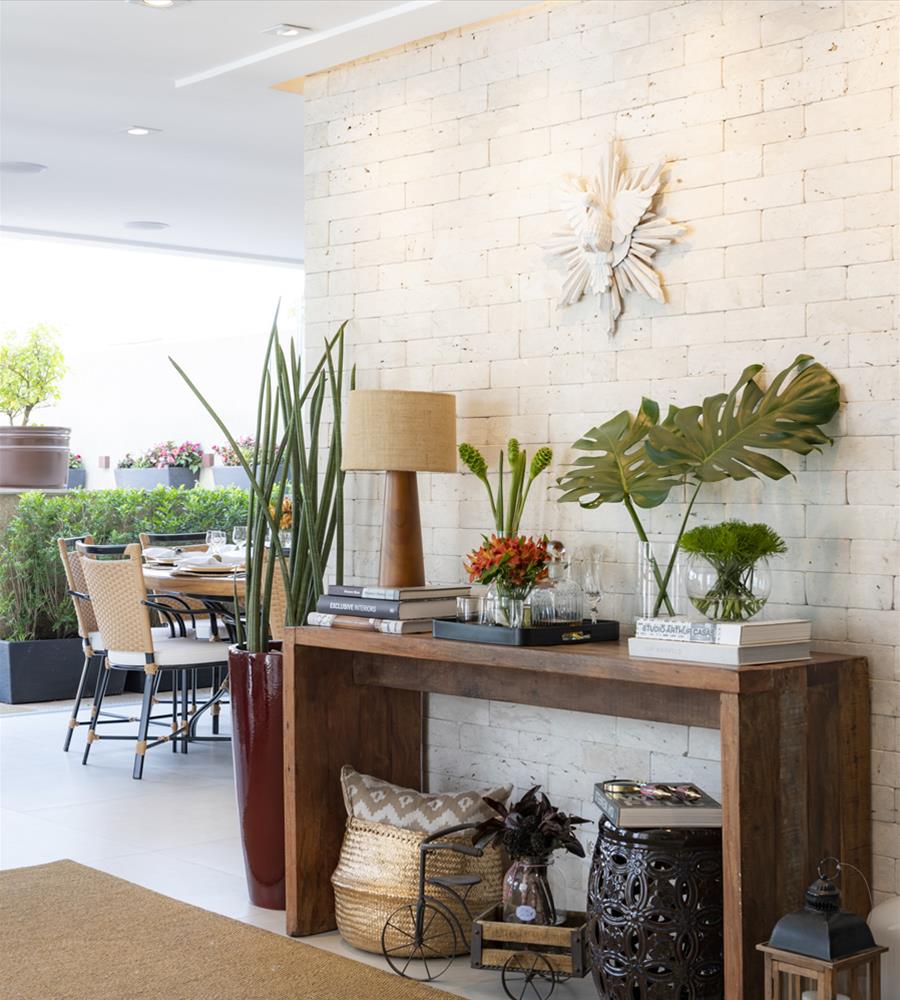 巴西 SP 公寓室内设计，原木与大理石打造温馨宜居空间-2