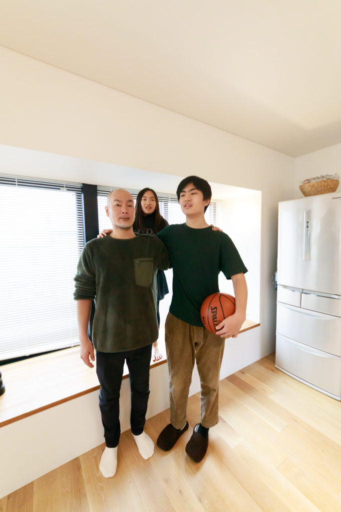 開放感とプライバシーを両立すみずみまで陽光が行き渡る光庭が導く心地よい空間 | Architecture | 100%LiFE-19