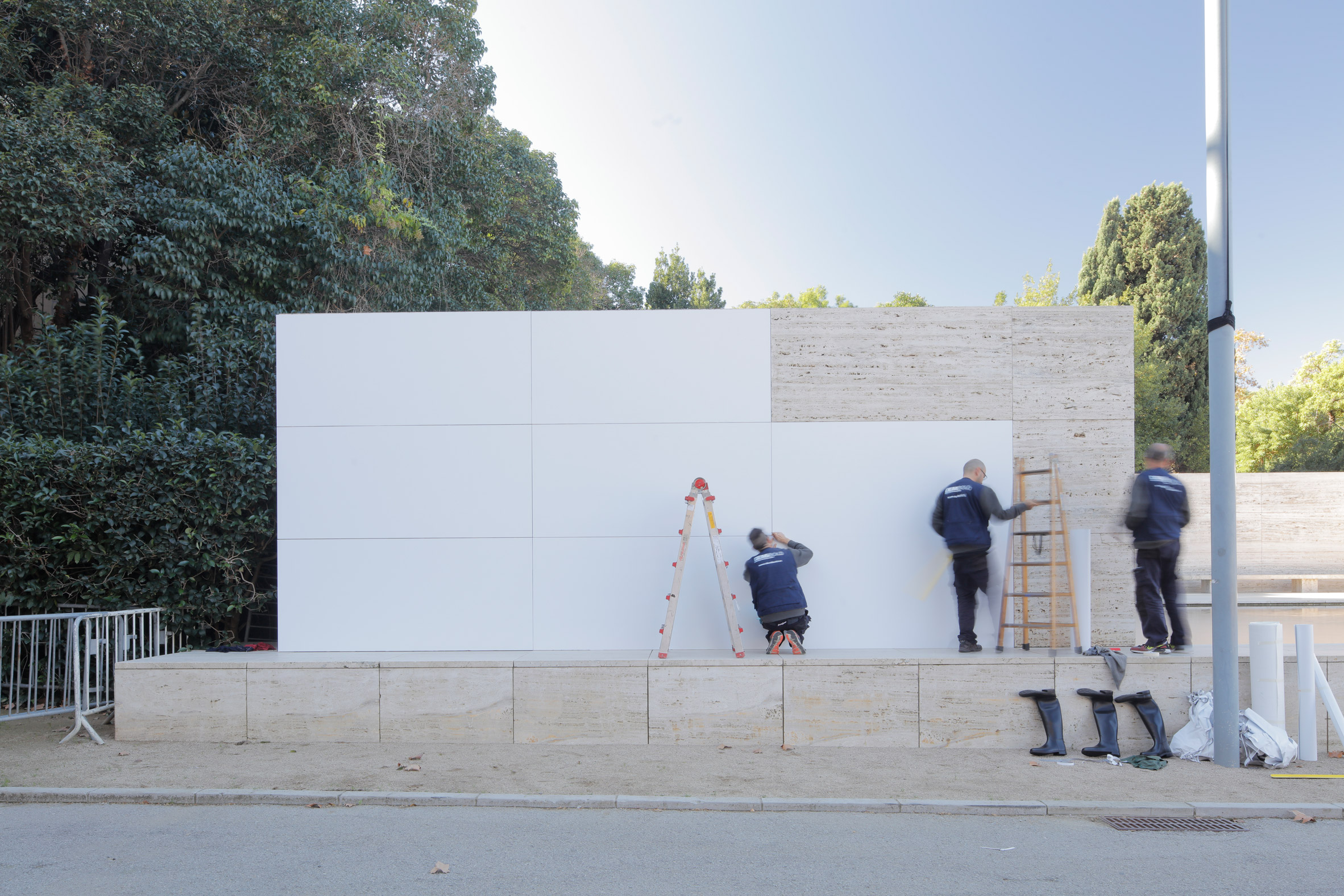 Mies van der Rohe's Barcelona Pavilion loses its marble walls-15