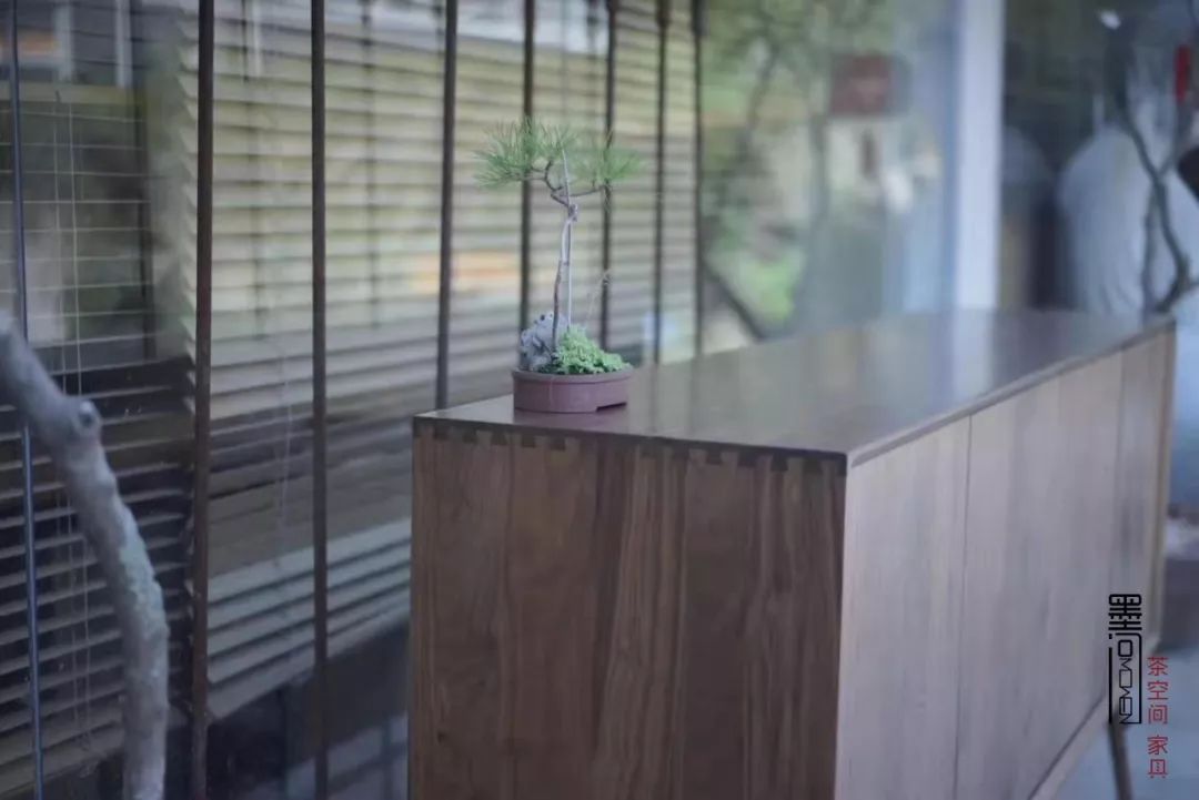 墨问定制款玄关柜 | 低调奢华的黑胡桃木之美-15