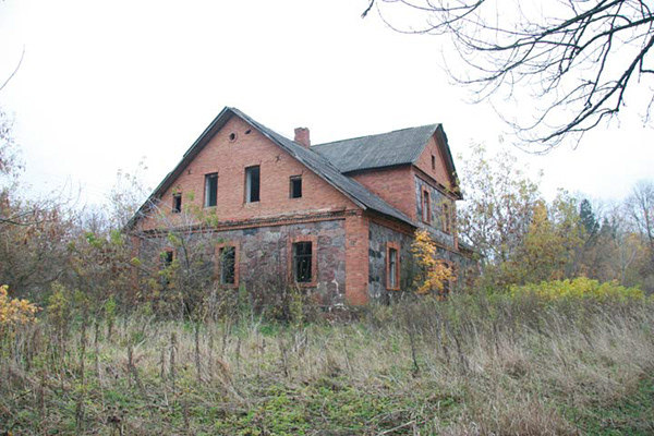 老妇人庄园(STARINKI PLACE)
注:УСАДЬБА常见意思是庄园、别墅 ,СТАРИНКИ可理解为老妇人 ,这里结合语境将 STARINKI PLACE 翻译为老妇人庄园 丨白俄罗斯丨ZROBIM architects-9