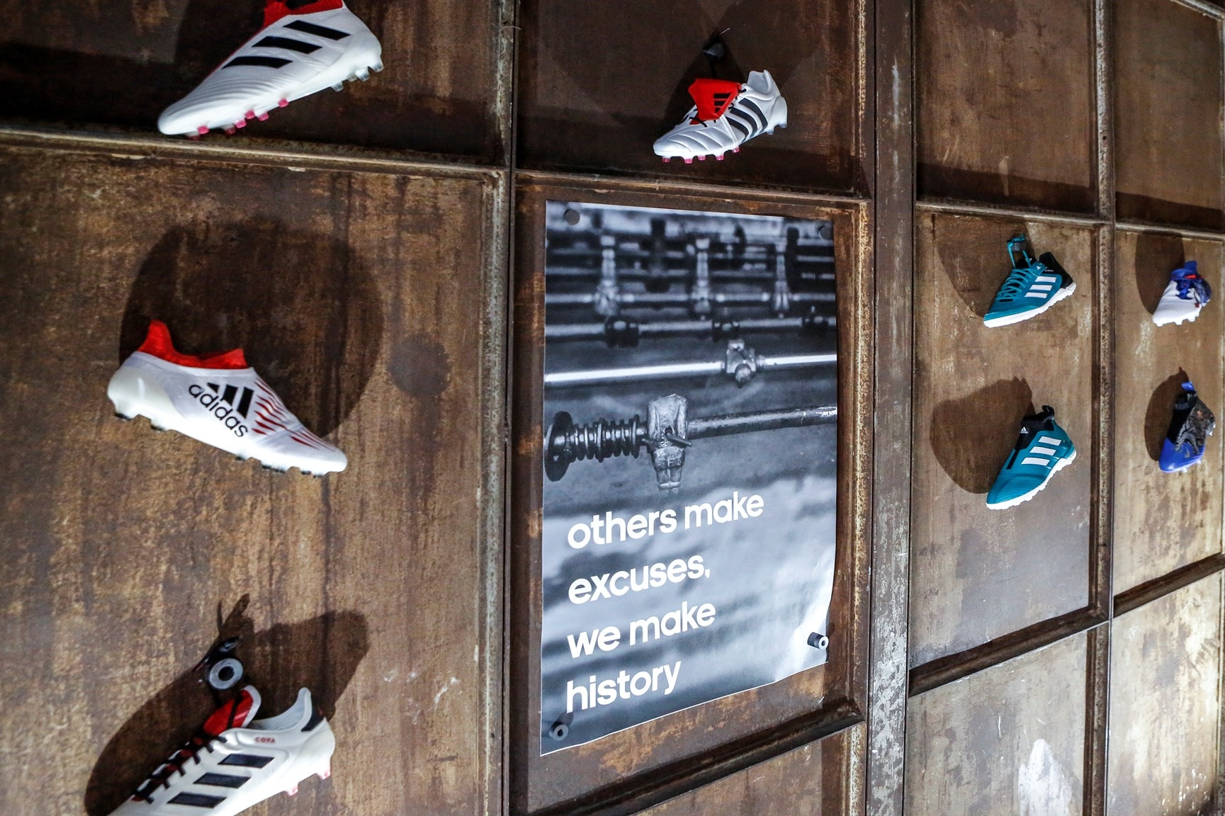 2016 欧冠 Adidas 概念店设计-6