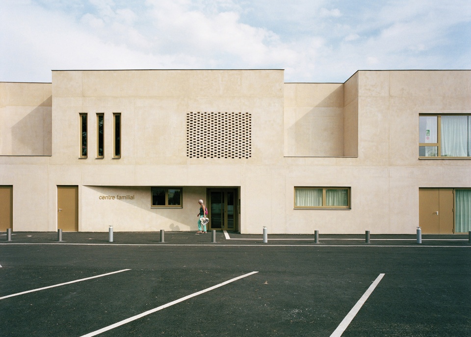 弧形墙体打造和谐环境,彩色混凝土呈现现代永恒-18