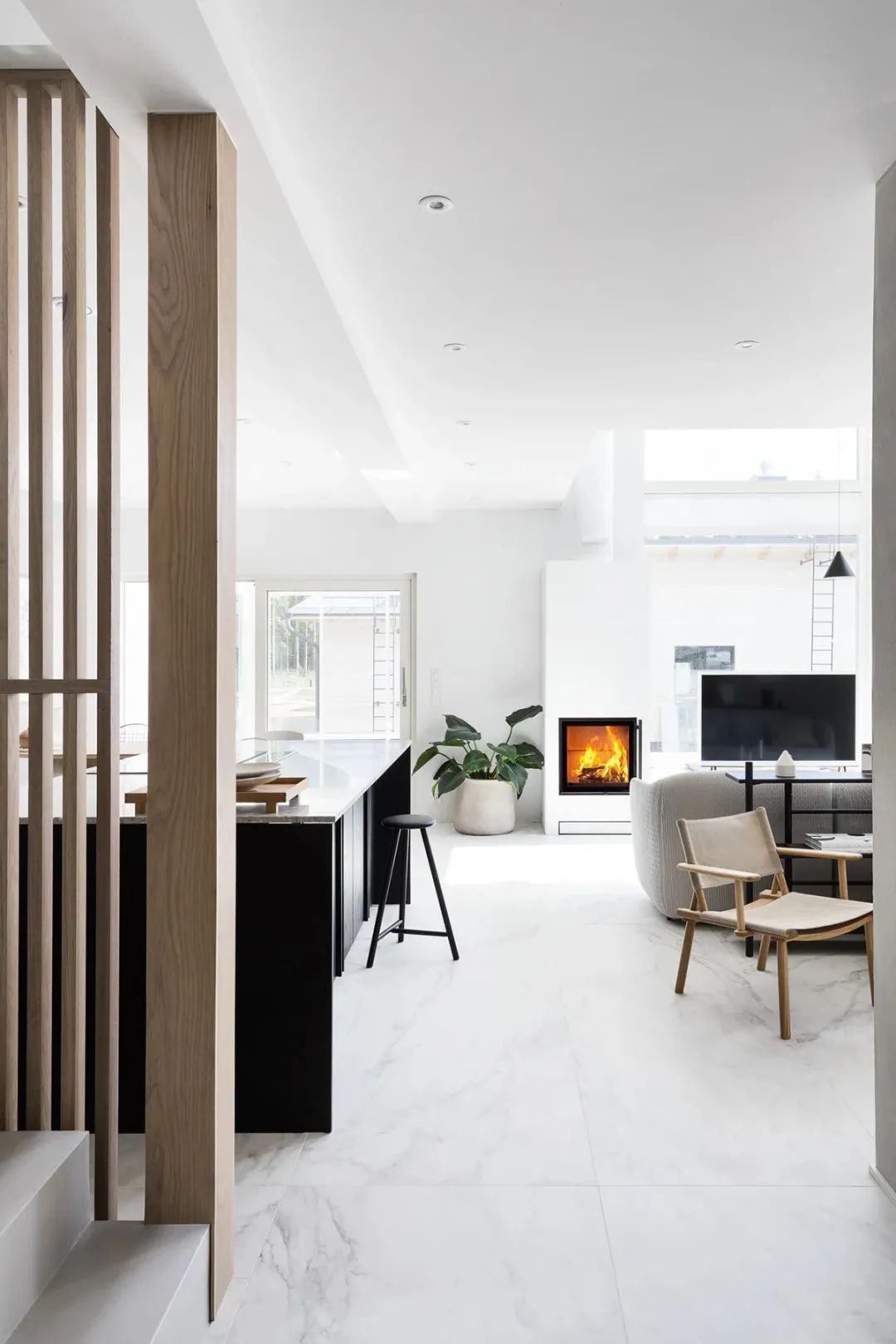 芬兰湖边侘寂风别墅丨Laura Seppanen-27