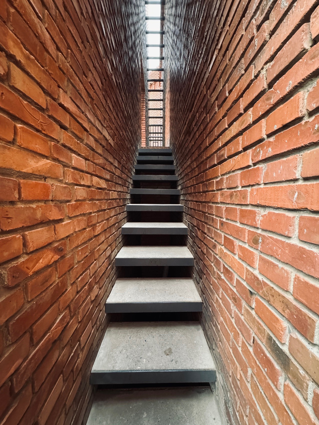 红砖美术馆手机摄影作品，北京 / Kun-43