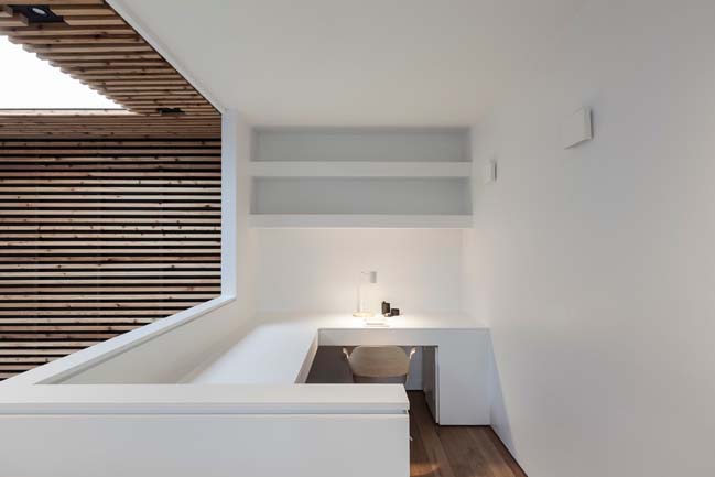 转手房；倒卖房（注：flipped house常见指低价买入后快速装修再高价卖出的房子，转手房倒卖房都较符合常见含义，这里提供转手房作为唯一翻译结果）

转手房丨加拿大丨Atelier RZLBD-36