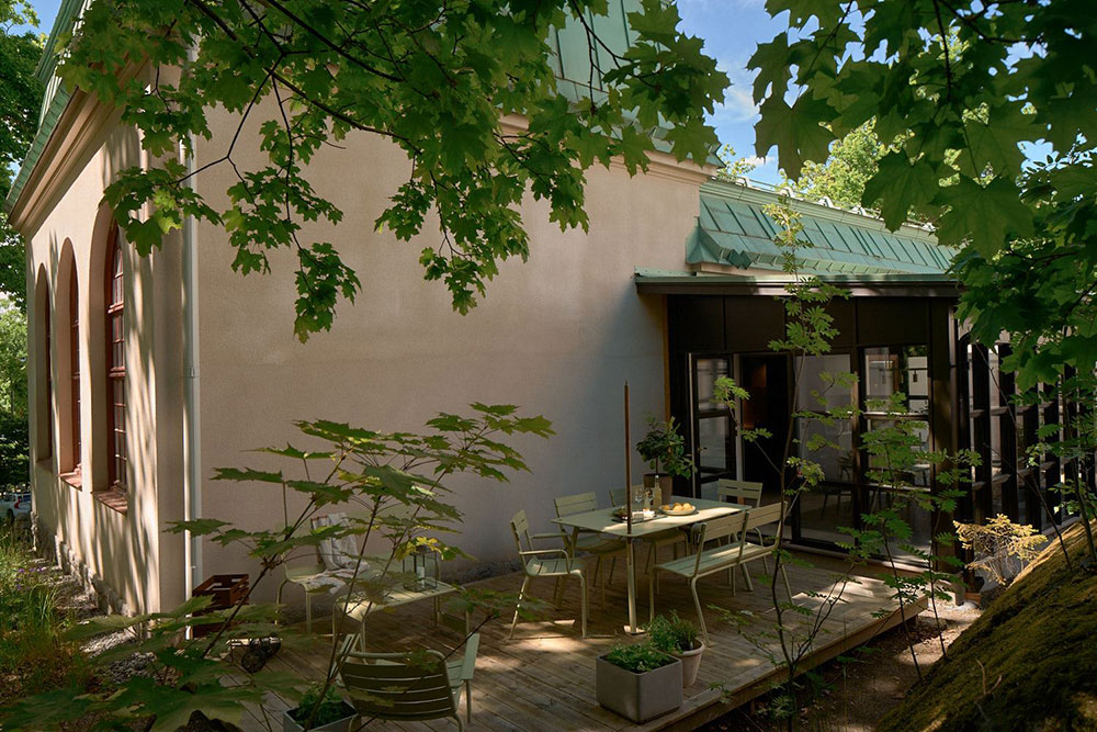 瑞典绿意盎然的前教堂住宅-5