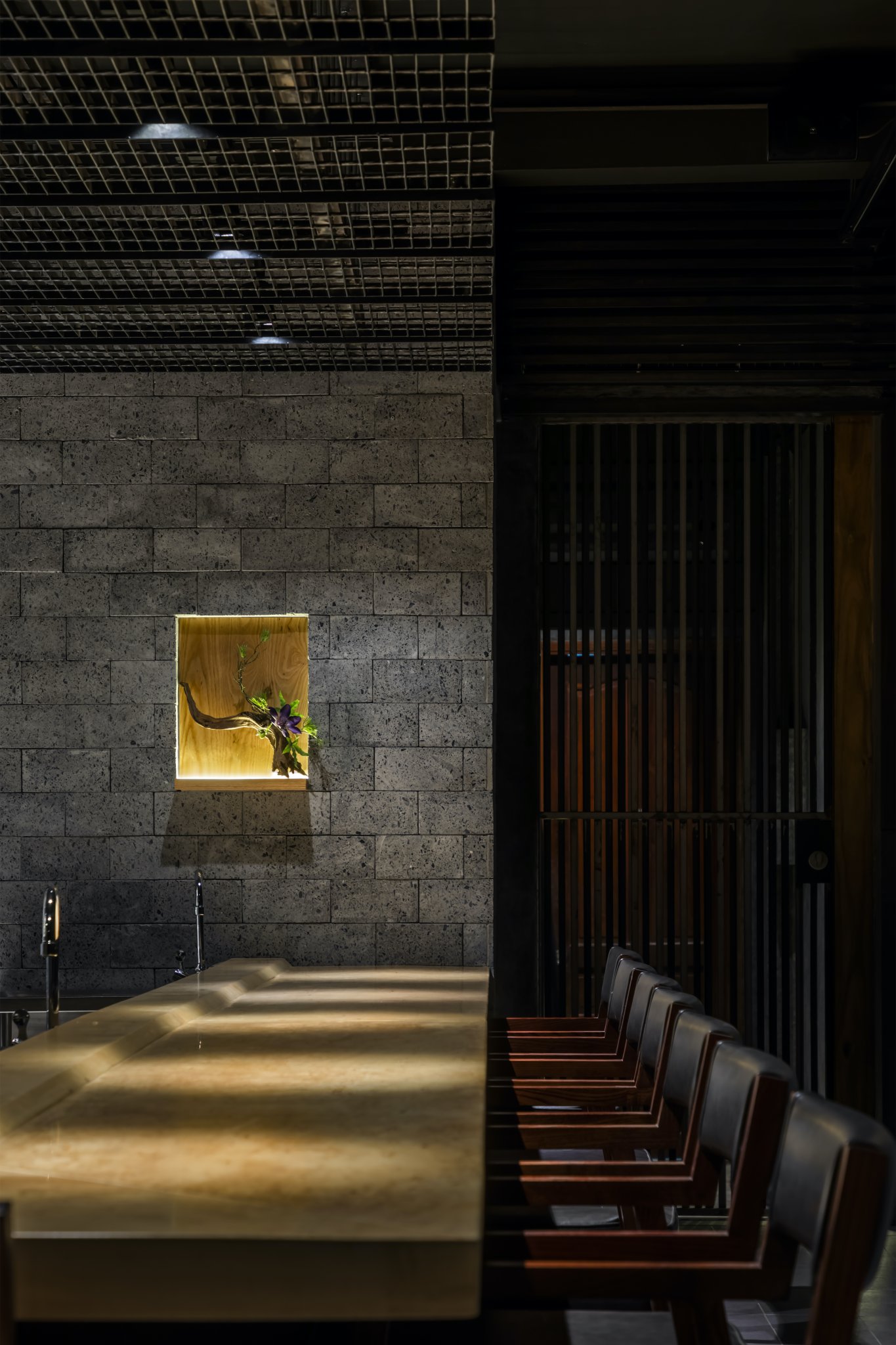 河内小巷里的隐秘寿司店丨越南胡志明市丨Kawaguchi Atsushi-10