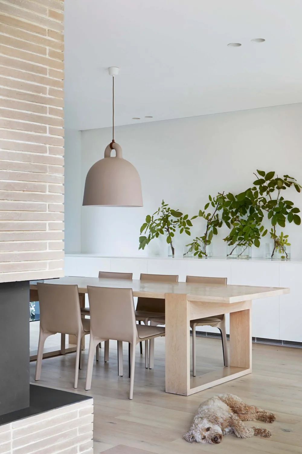 墨尔本 U 型现代别墅 | 坚固与温暖的二元探索-23