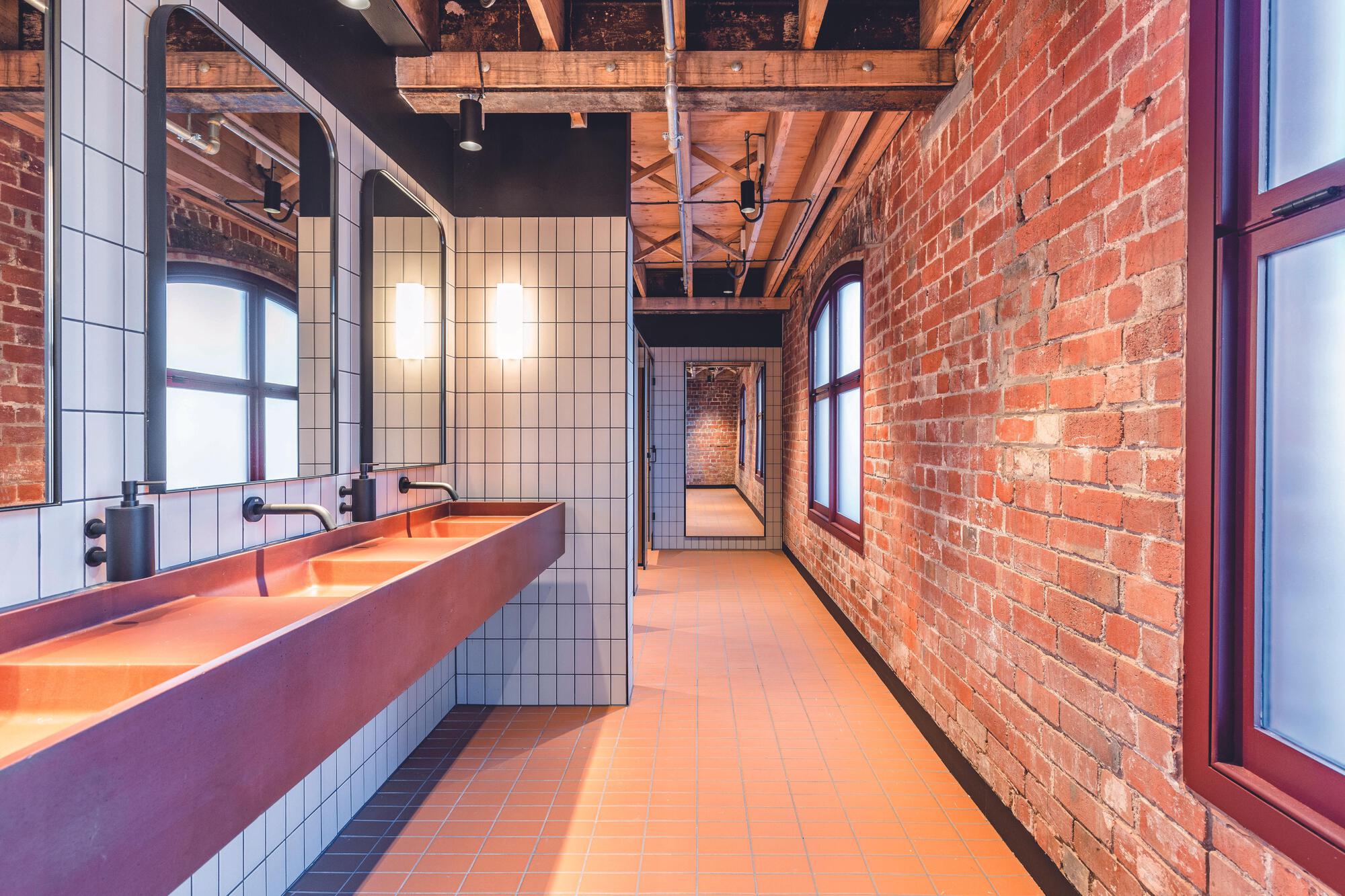 荣赫鹏羊毛仓库

注：Younghusband常见音译为荣赫鹏，这是根据常见人名音译习惯来处理的，在特定语境中可能有更合适的称呼，但在无更多背景信息下采用此常见音译 丨澳大利亚丨Woods Bagot-24