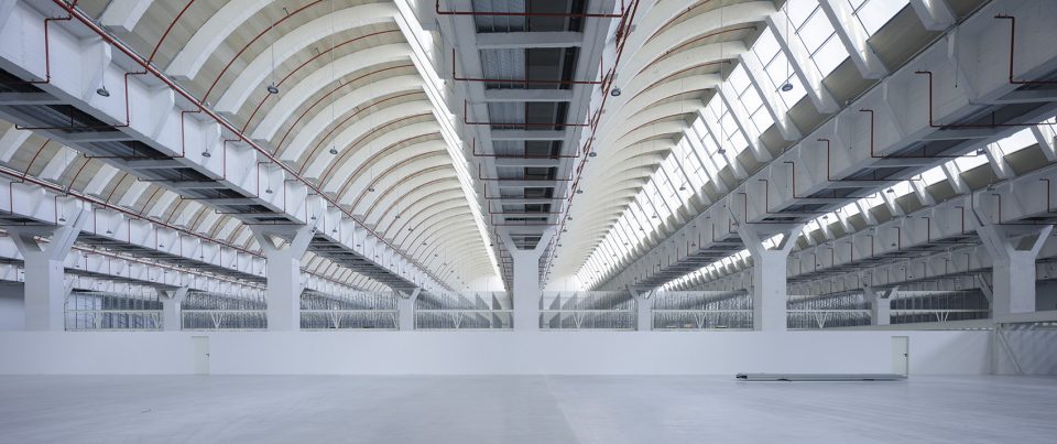 西班牙旧工厂翻新,韵律几何新风貌-32