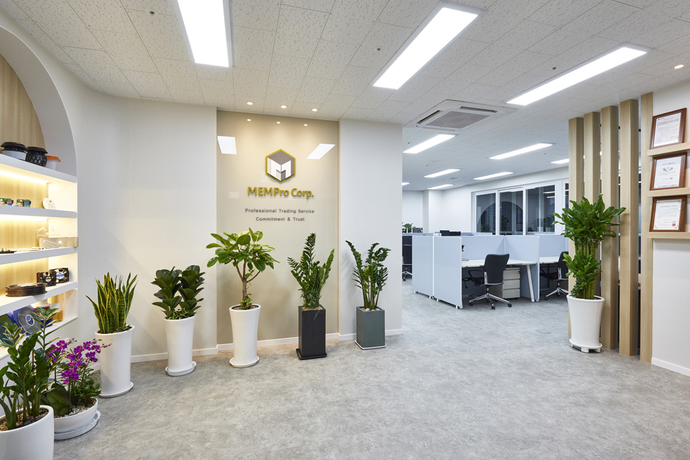 "白色与木质，31 平米知识产业中心的简洁内饰"-4