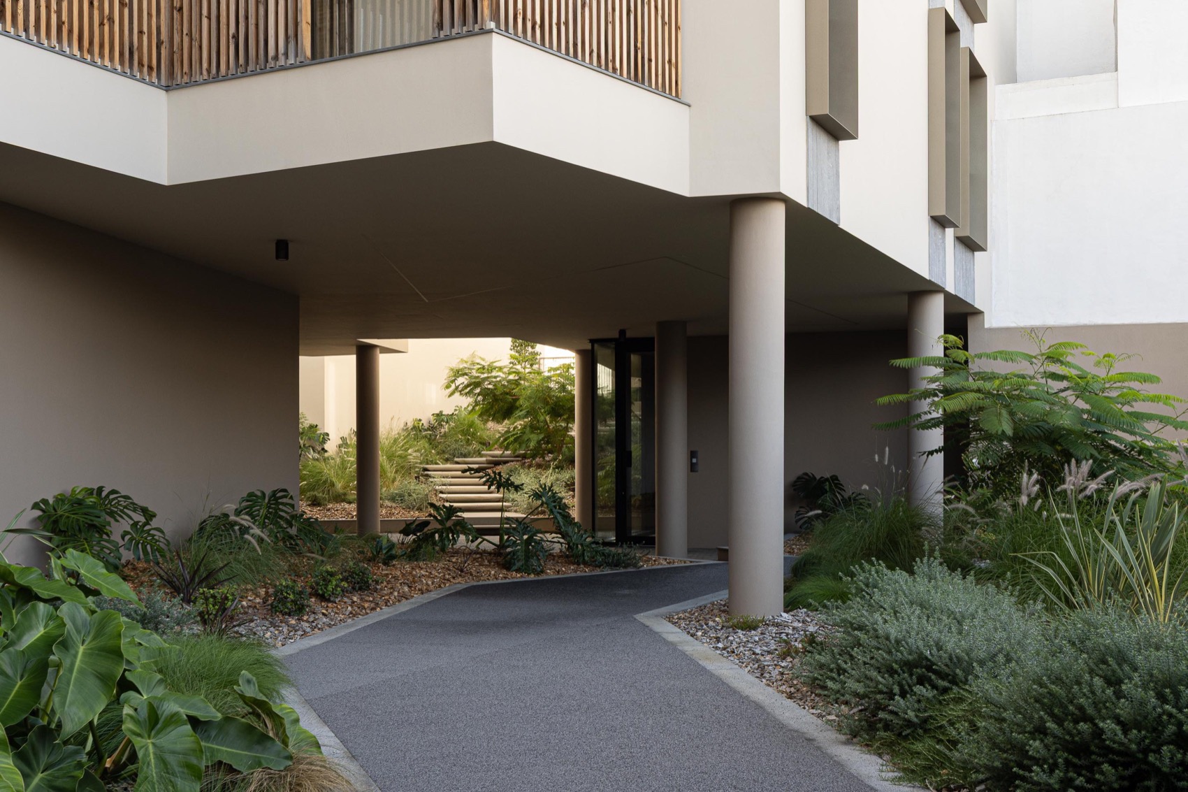 ERNESTO DO CANTO住宅区丨葡萄牙蓬塔德尔加达丨BOX arquitectos-53