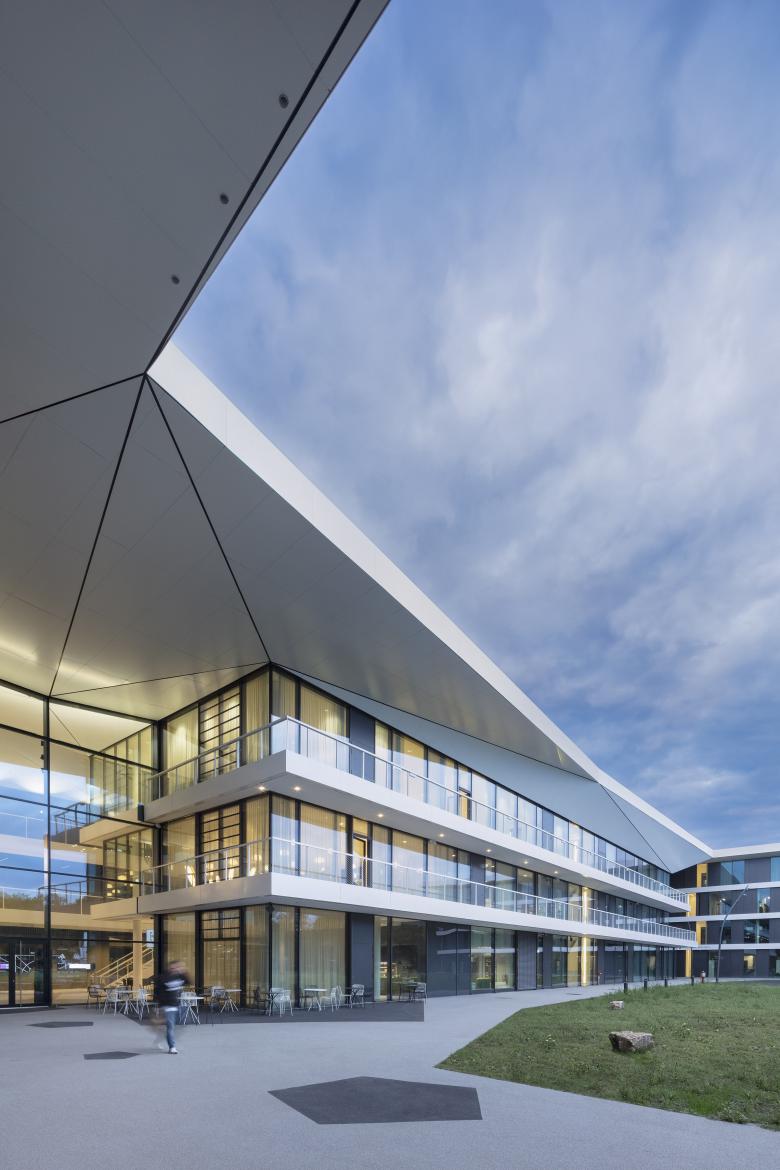 DFB 校园丨德国法兰克福丨kadawittfeldarchitektur-2