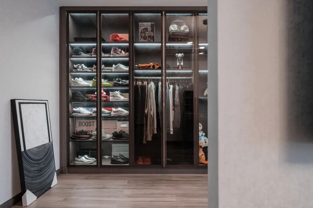 95后小夫妻550㎡婚房，演绎浪漫轻奢格 | 苏远芳设计-27