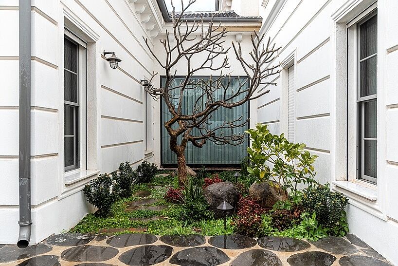 A Taste of Europe Nestled in the Med: An Israeli Home with a European Touch-13