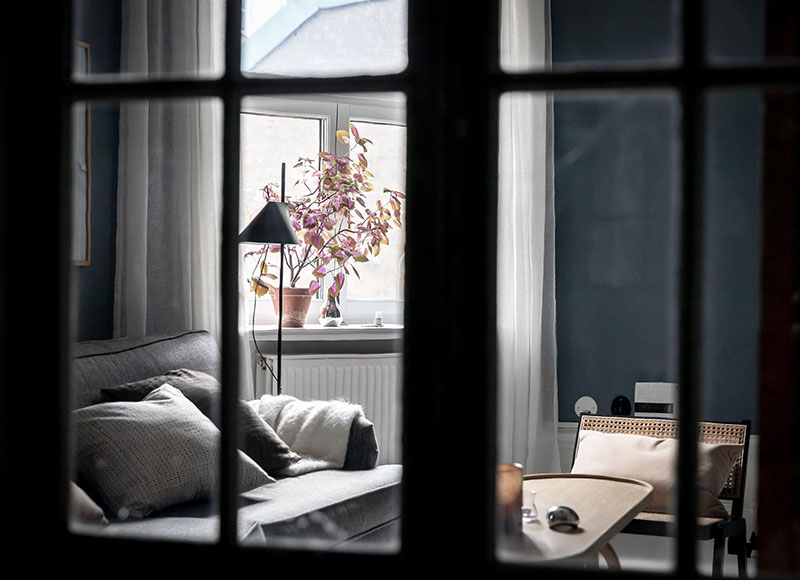 瑞典 44 平米独特小公寓 | 蓝墙与复古隔断的惊艳之作-15