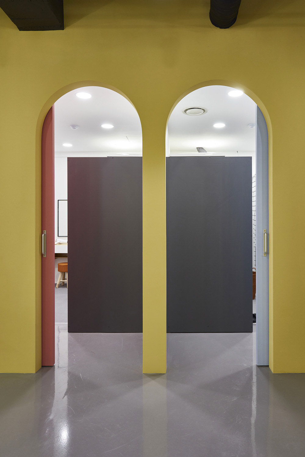 “韩国 YFIT 健身中心，色彩斑斓的室内设计引人注目”-17