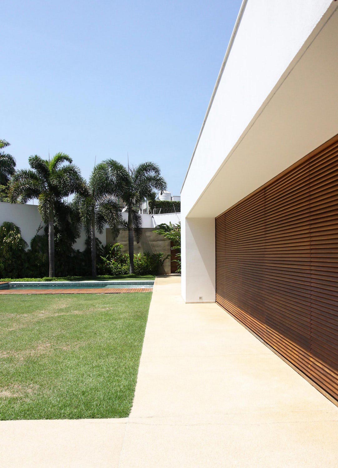 A predominantly single floor residence planted in L shape on flat ground   CAANdesign  Architecture and home design blog-14