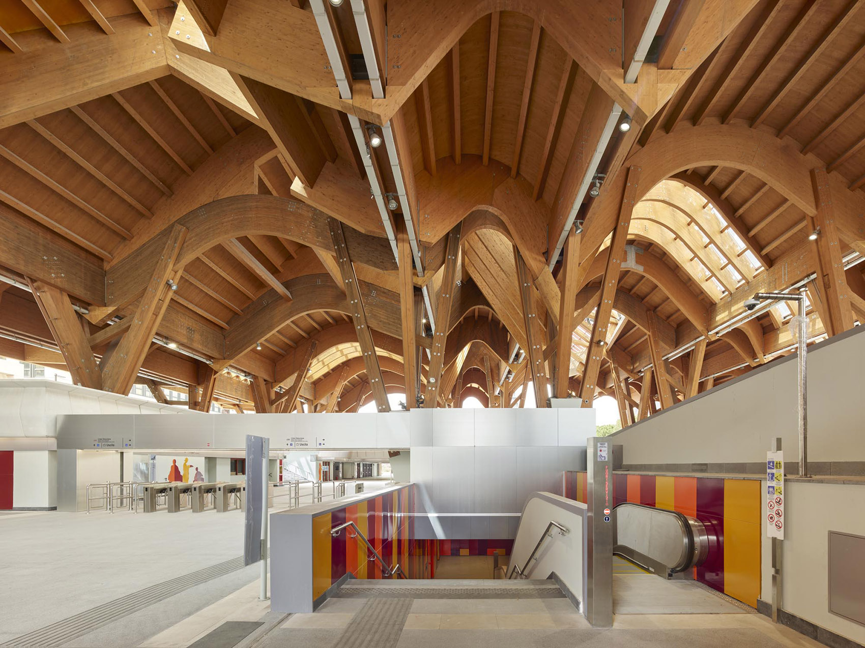 那不勒斯中央商务区车站丨意大利那不勒斯-37