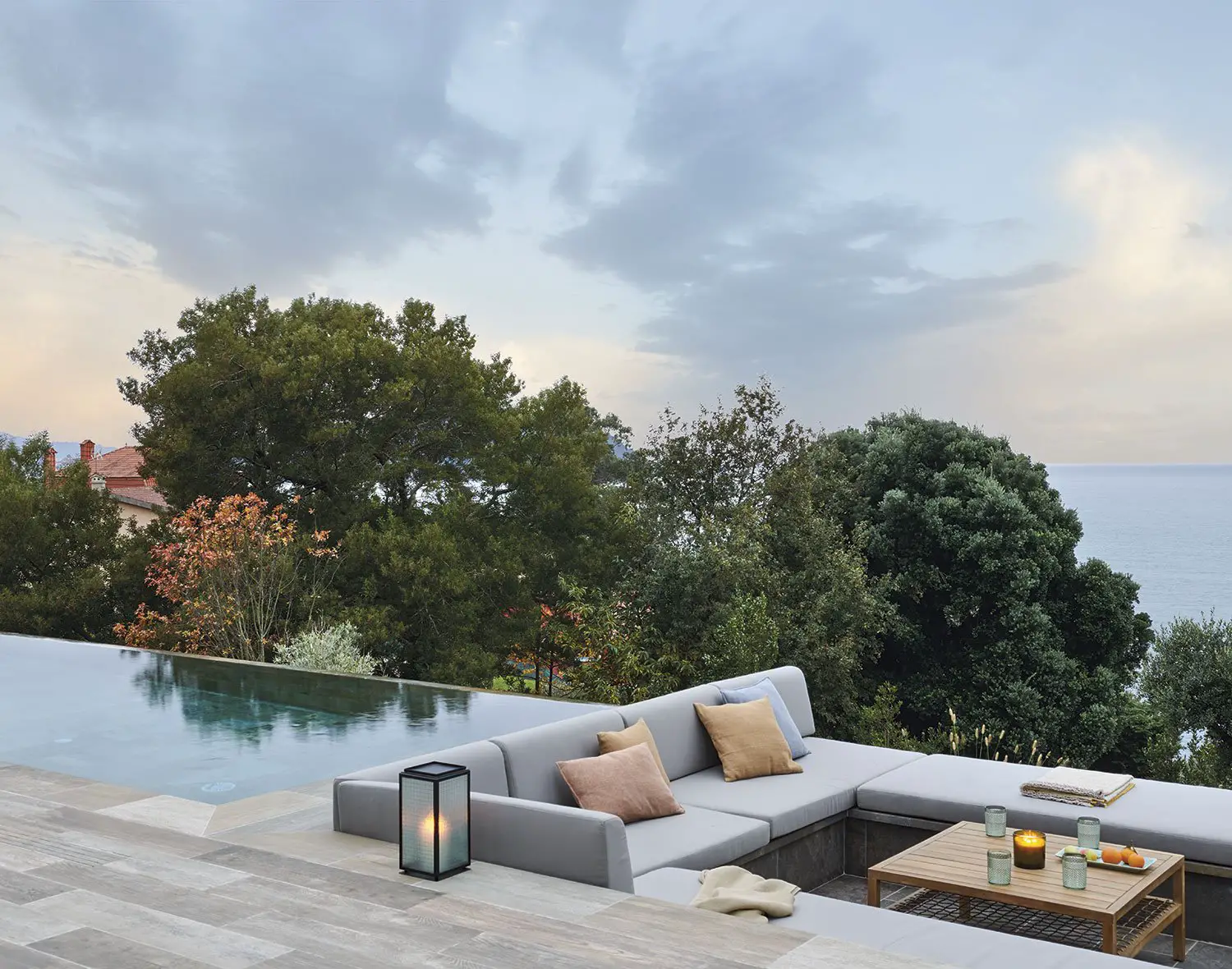 海岛视野 | Freehand Architecture 绿意盎然的木质海景别墅-9