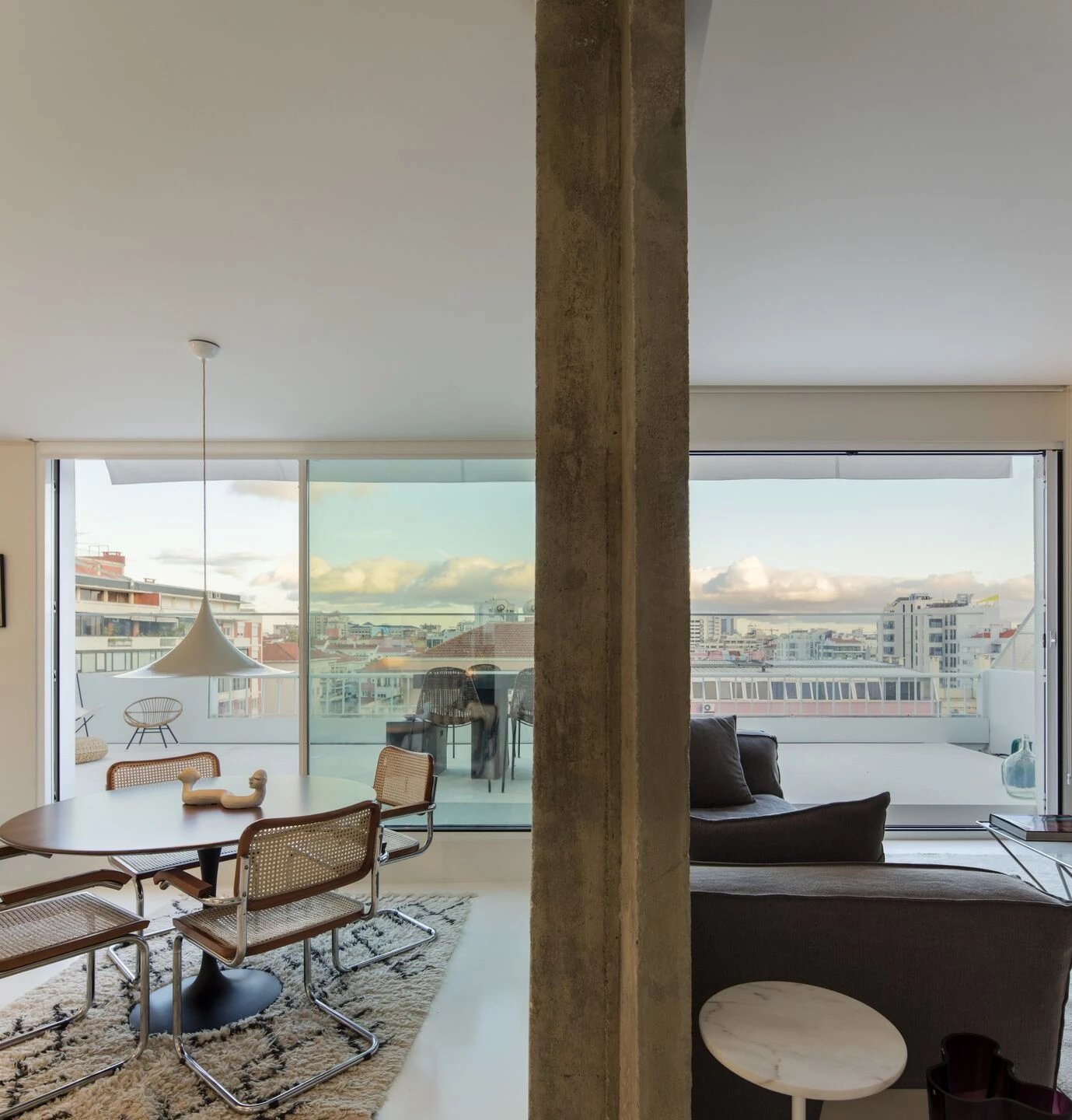 里斯本顶层公寓,白色简约风营造明亮空间-34