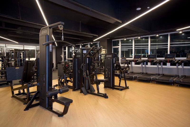 照明点亮 250 平健身中心，黑白风格尽显魅力-8