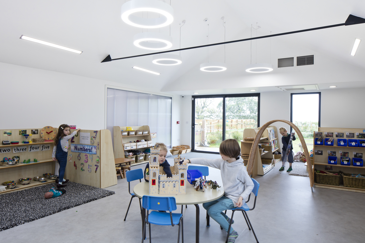 草地上的托儿所，英国 / MailenDesign-73