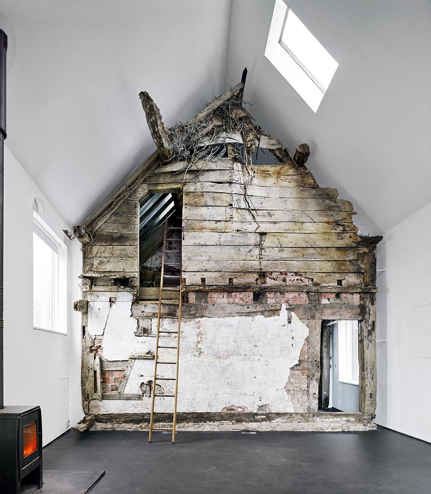 The Remains of an XVII Century Cottage Encapsulated in a Modern Home-9