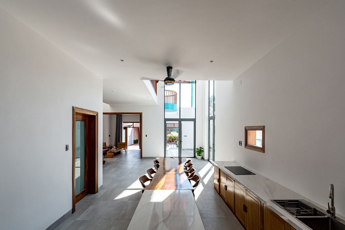 越南 Song Hinh 住宅 | 融合室外景观与室内设计的现代家庭住宅-23