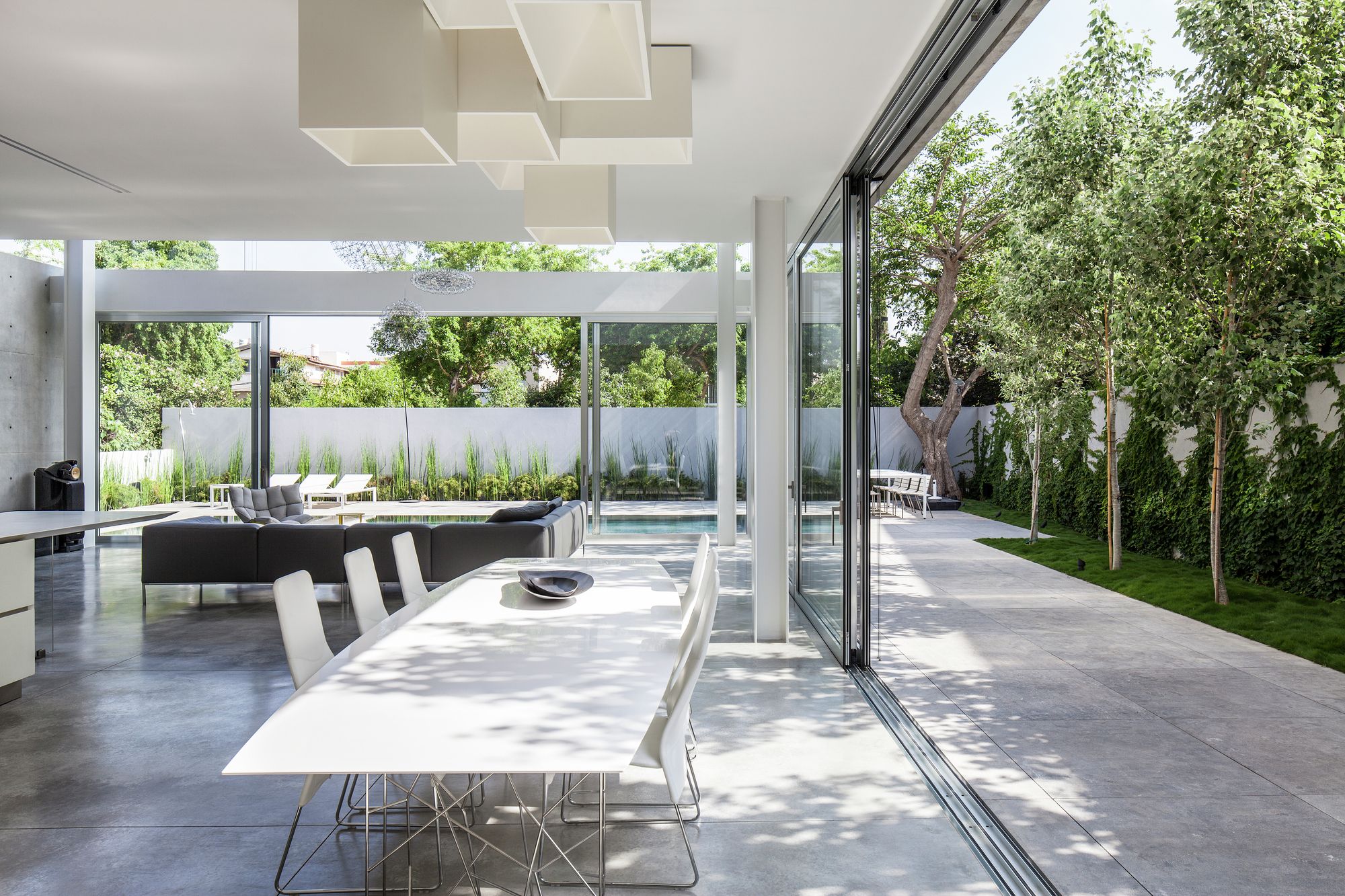 割裂与连接 | 混凝土与玻璃的共生之作-13