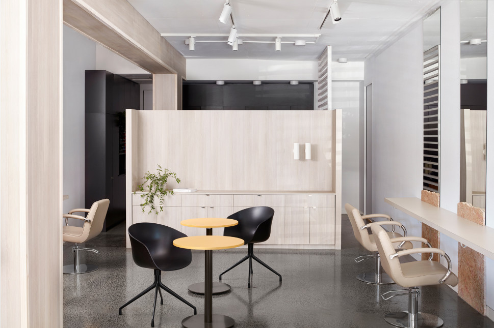 金色的;金黄色的;金的;金制的-183