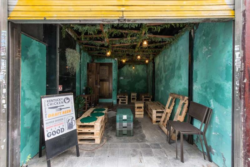 20 平米极简主义咖啡馆，裸露混凝土打造温馨空间-15