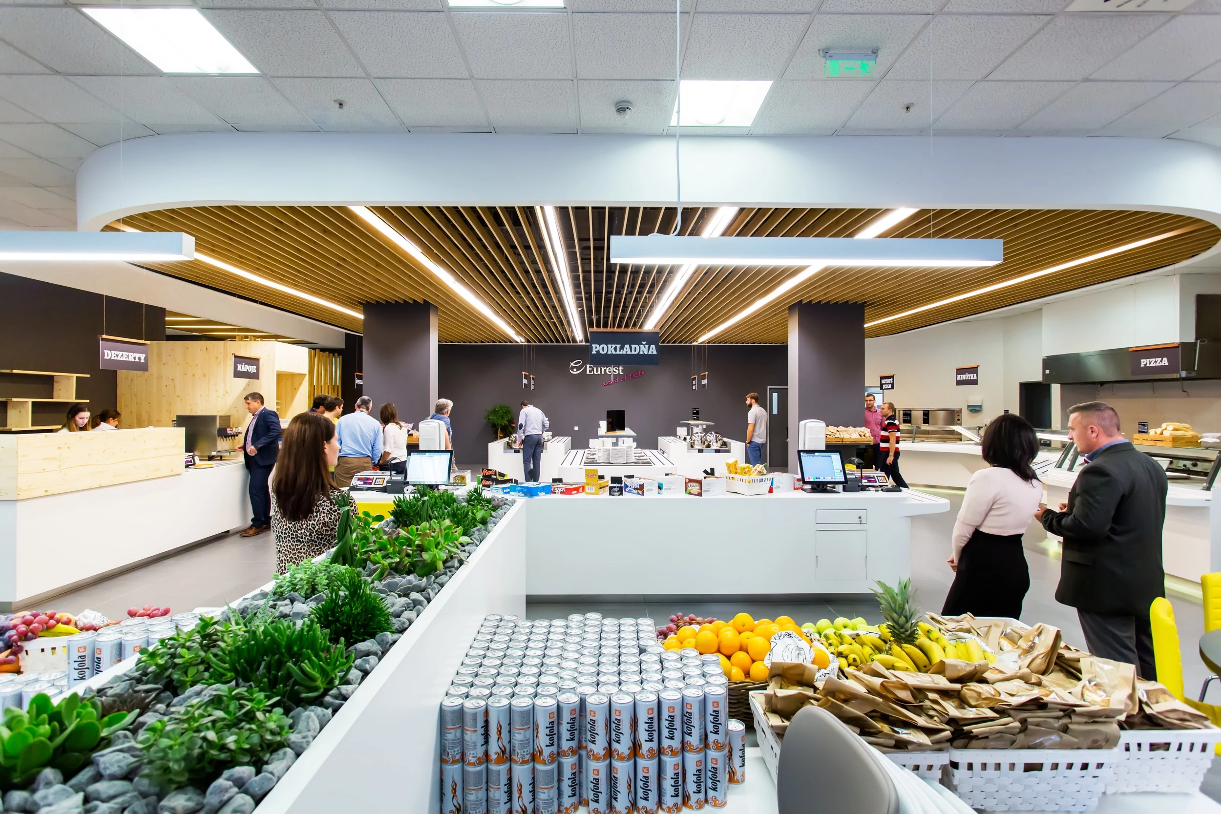 布拉迪斯拉发戴尔公司的 EUREST 员工餐厅-11