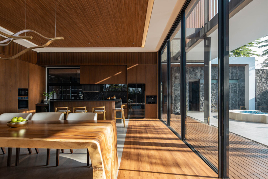 HUMBLE AND HOMEY, RUMAH MEWAH DI PLONGKOWATI - Asrinesia-30