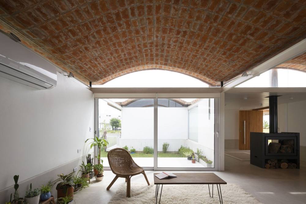 阿根廷Monopoli 住宅，金属框架+瓷屋顶(2021)(Fabrizio Pugliese)设计-35