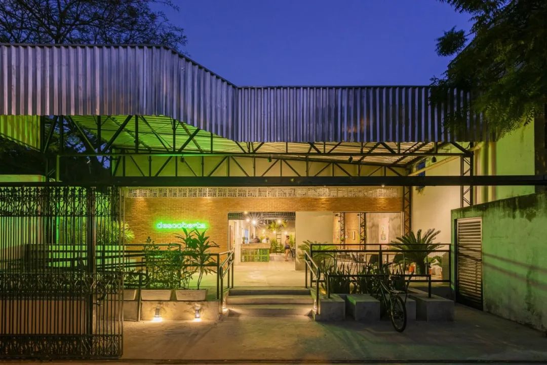 Descoberta 咖啡馆 | 工业风改造,融入街道的惊喜空间-10