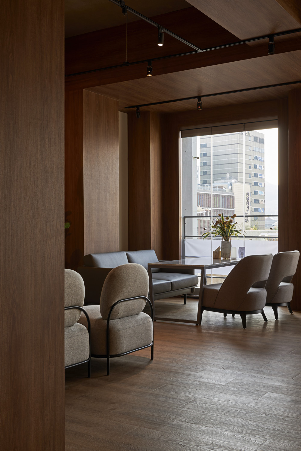 现代高级风 240 平咖啡厅设计-26