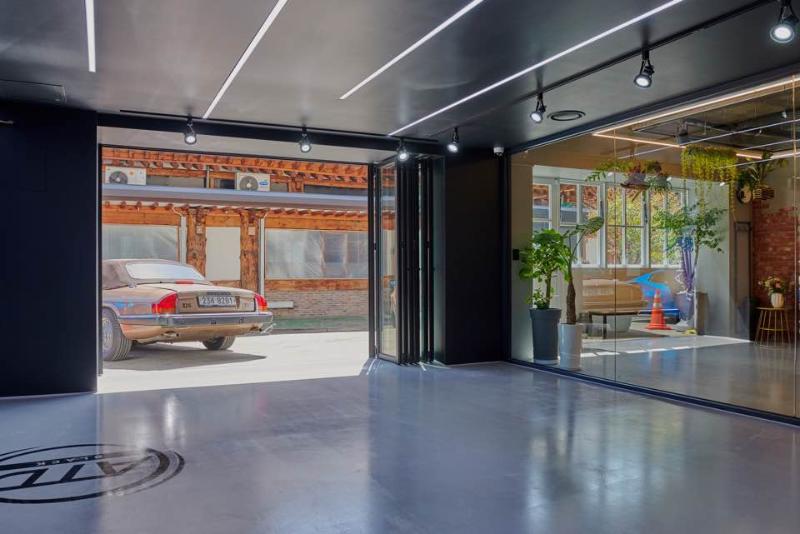 现代氛围的 50 平汽车美容店设计-5