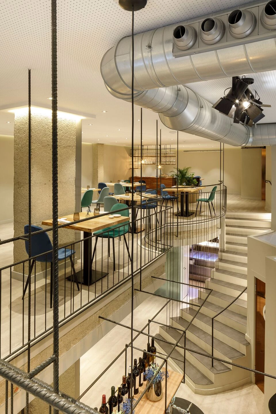 预算问题变成设计优势，打造原生态工业风格餐厅-28