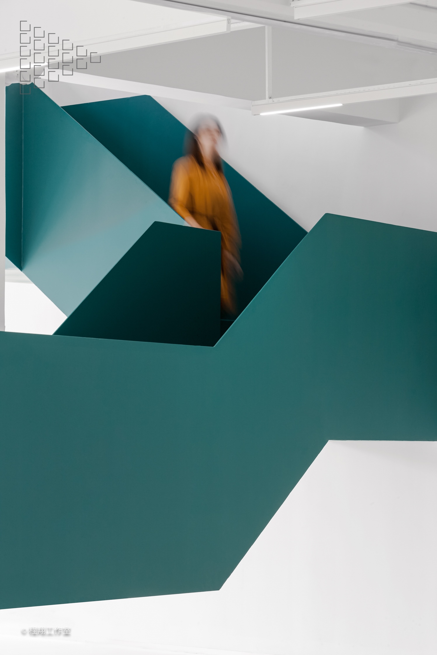 至美青绿遇姜黄,蜿蜒曲折舞线条丨否则-5