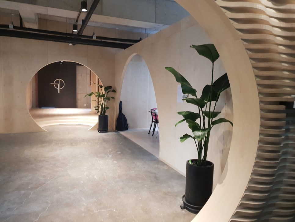 现代风 90 平娱乐公司办公室设计-3