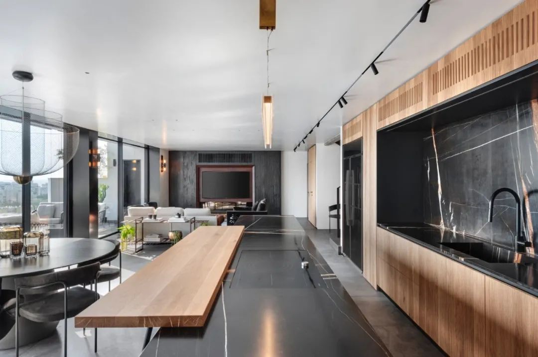 特拉维夫顶层住宅,黑白色调的时尚空间-28