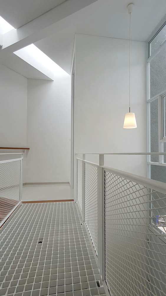 重型旋转屋 · 翻新与气候应对的印尼实例-56