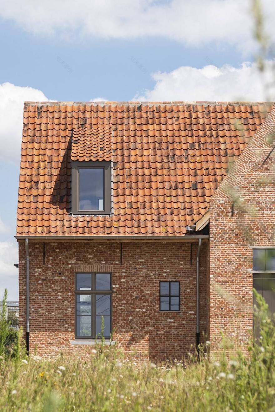 霍夫 VM AR 建筑事务所 (有限责任公司)
注:BV是荷兰语Besloten Vennootschap的缩写,相当于英文的Private Limited Company ,即有限责任公司 不过这个表述在实际语境中也可按需省略 -11