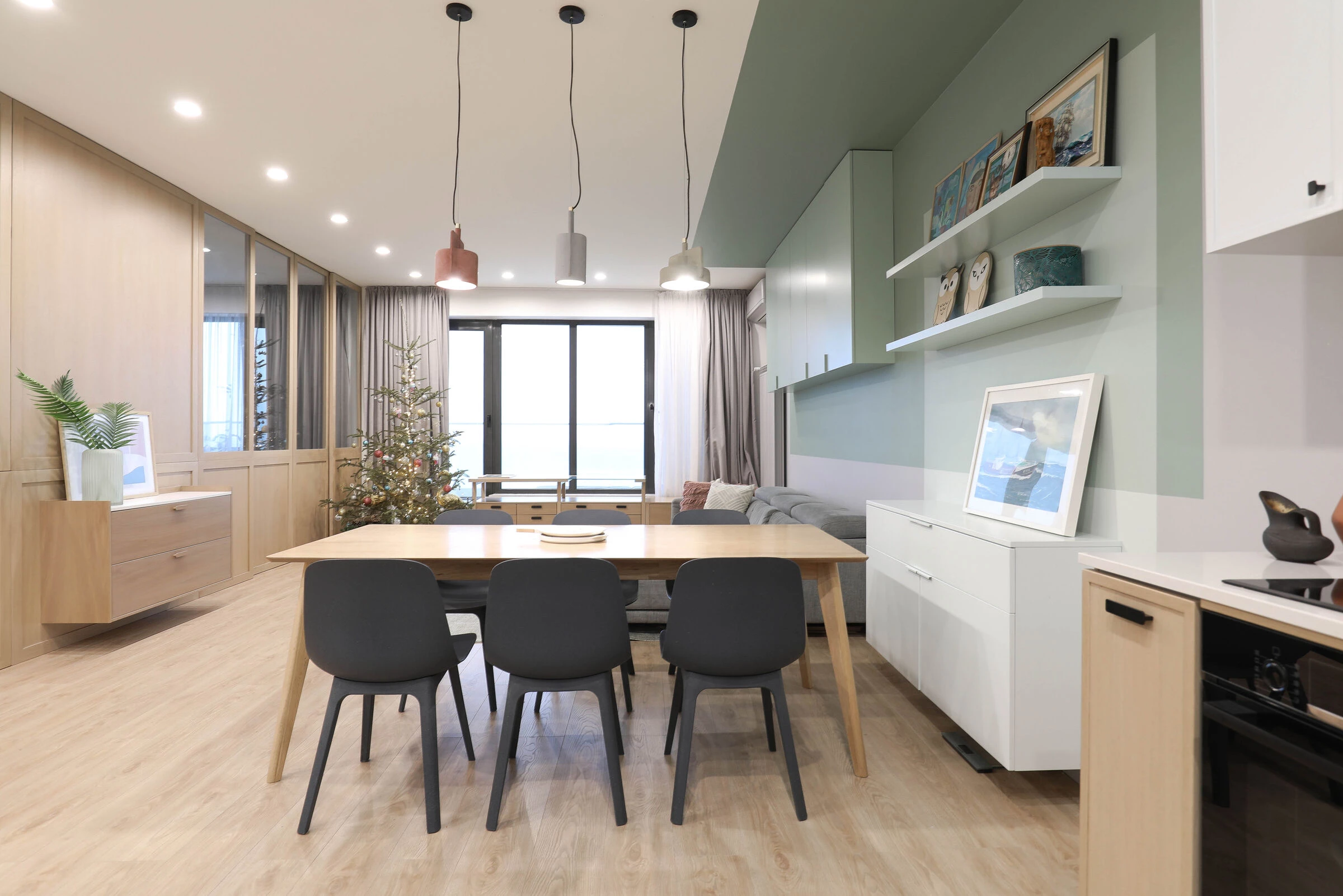 色彩项目 · 充满艺术气息的 2021 年家庭公寓设计丨保加利亚布尔加斯丨Think Forward-5